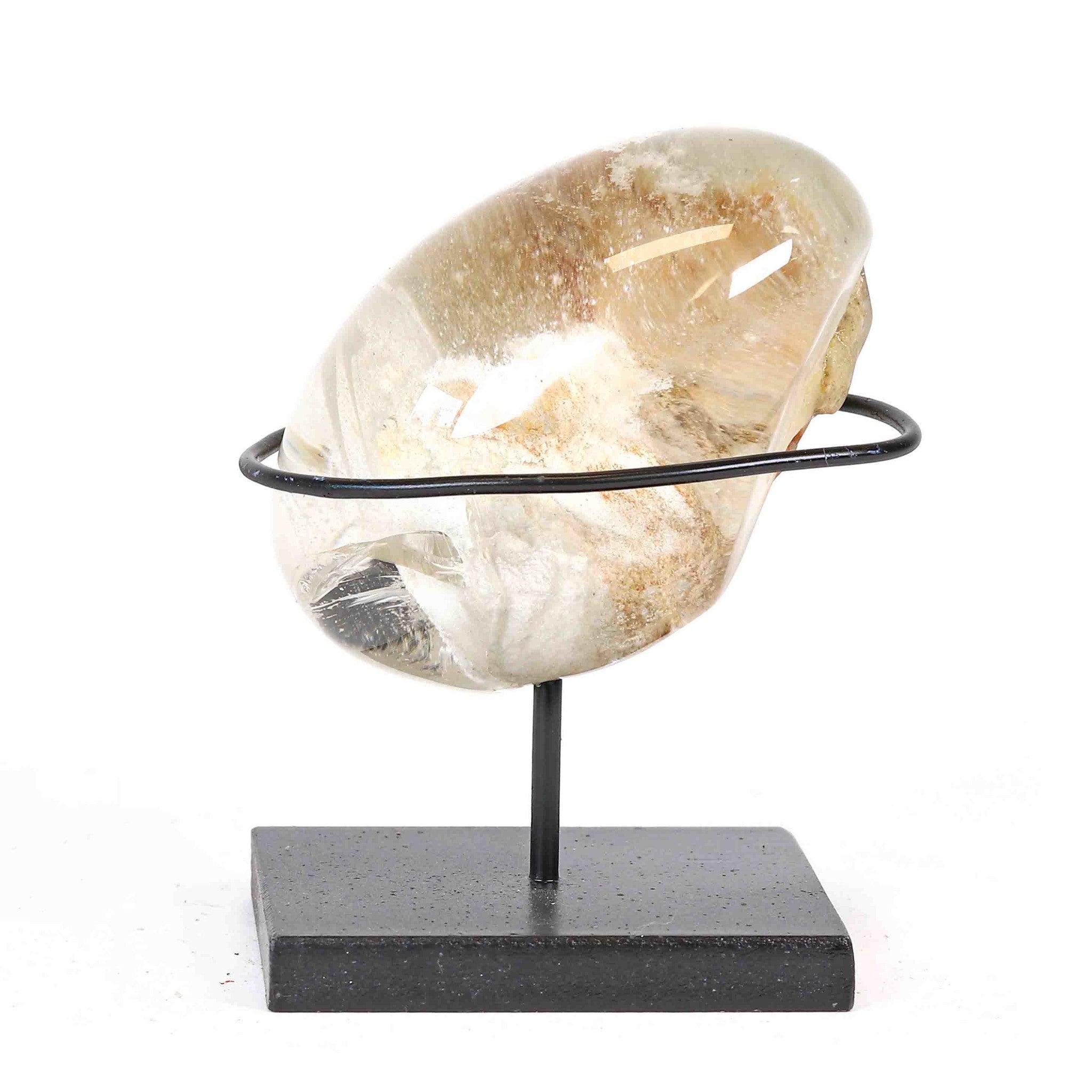 Bergkristall mit Einschlüssen (Chlorit) auf Display