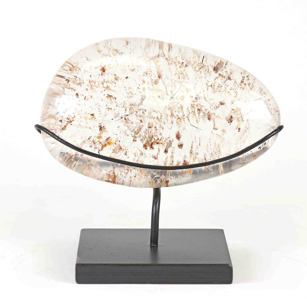 Bergkristall mit Einschlüssen (Chlorit) auf Display