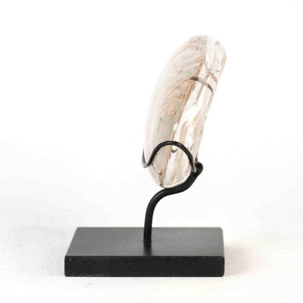 Bergkristall mit Einschlüssen (Chlorit) auf Display