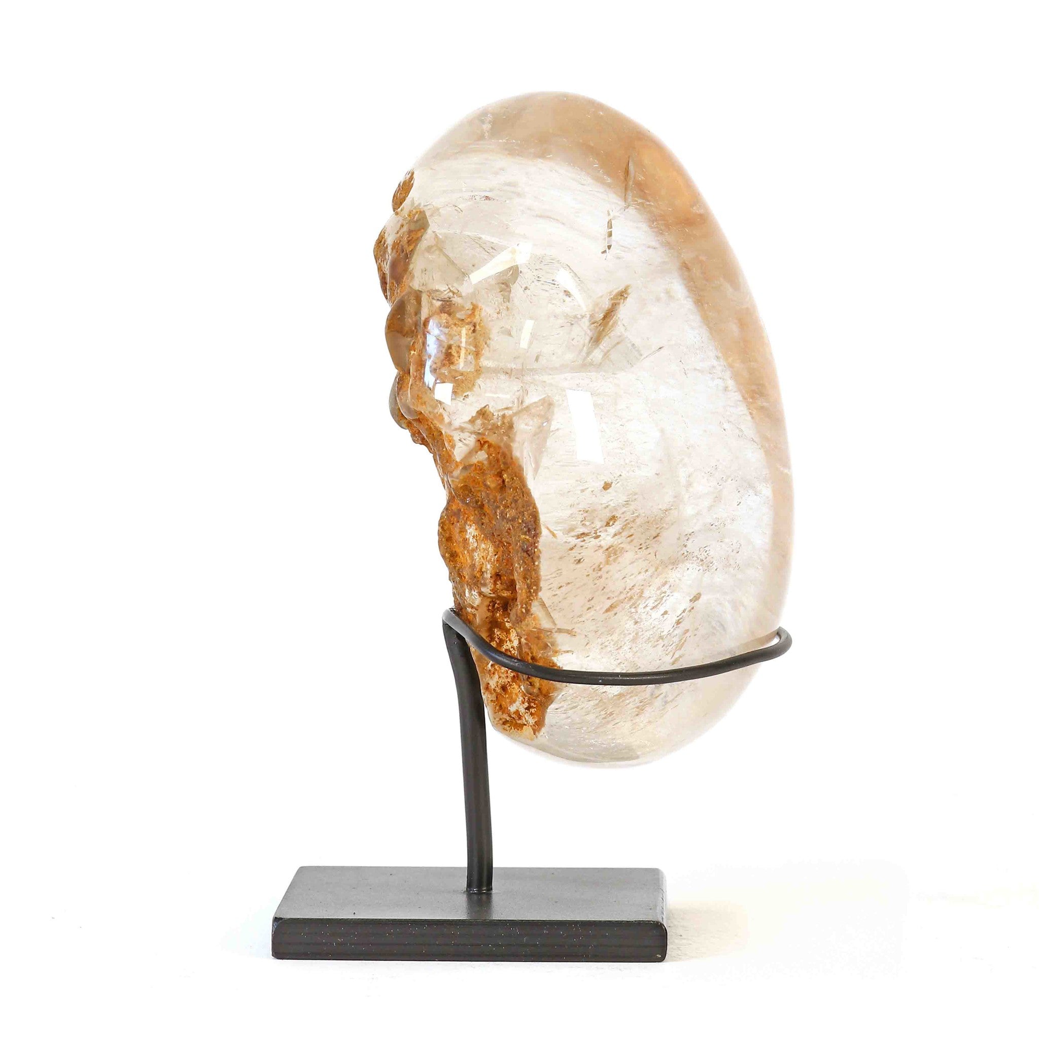 Bergkristall mit Einschlüssen (Chlorit) auf Display